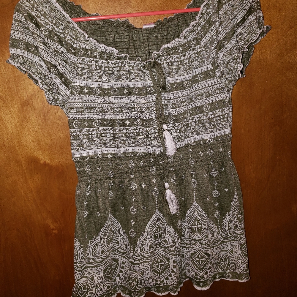 No boundaries top